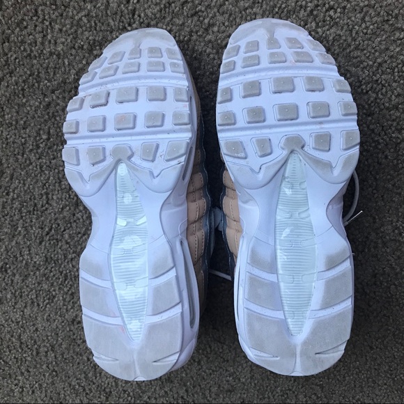 Nike Women’s Air Max 95 Se Trainers Shoes Sz 7.5 - Picture 8 of 8
